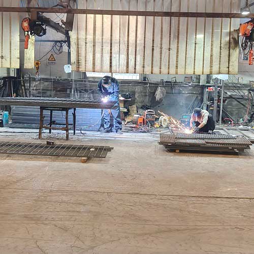 精準選型指南：選擇不同規(guī)格的平臺鋼格柵板