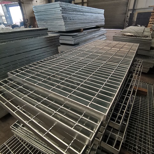 鋼廠轉(zhuǎn)爐平臺鍍鋅鋼格板鋼格柵的保養(yǎng)