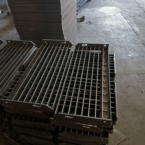 鋼梯踏步鋼格柵鋼格板三大特點