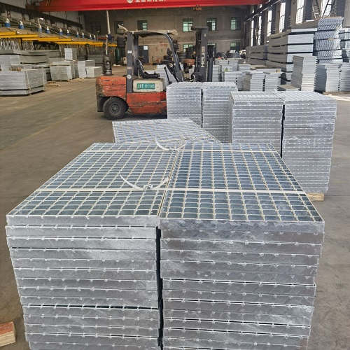 鋼格板表面處理方式對比：噴漆、鍍鋅、不銹鋼哪種更耐用？